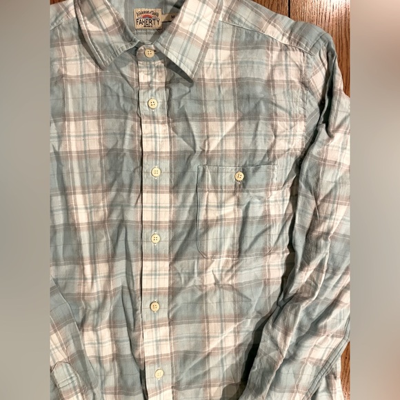 Faherty Women’s Plaid Button Down Lightweight shirt,medium, blue/grey plaid - Picture 4 of 6